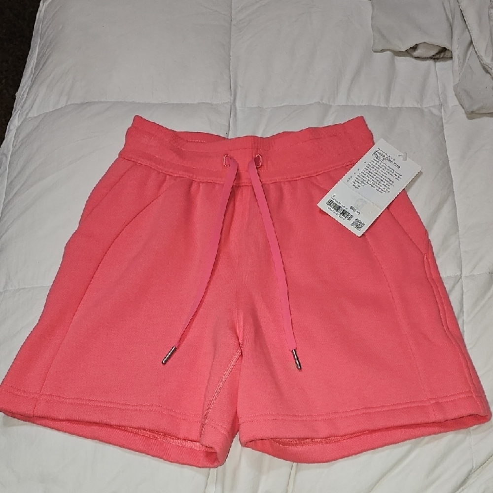 Lululemon Scuba High Rise Shorts 5". Nwts Womens Sz 2!! SAKP-BEAUTIFUL RARE!!!